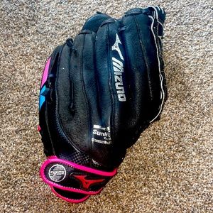 Girls baseball mitt